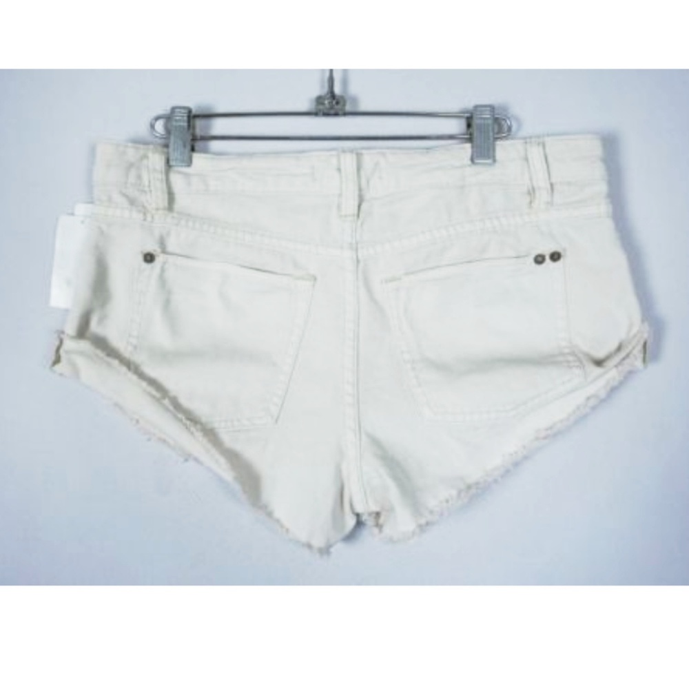 Free People Irreplaceable Cutoff Daisy Fray Shorts - Picture 4 of 4